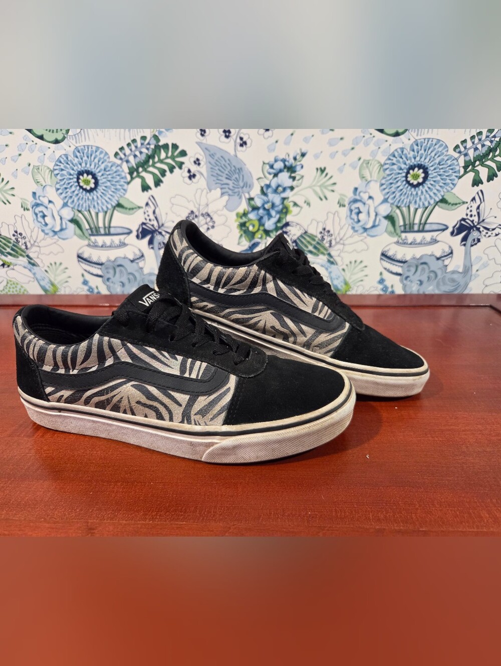 Vans Ward Metallic Zebra Low Top Sneakers - Black/Suede - Women's Size 9
